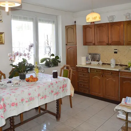 Benedekne Haza Apartment Gyenesdias