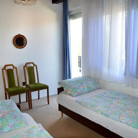 Benedekne Haza * גיינסדיאס